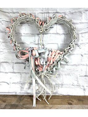 VTG Shabby Chic Cottage Core Wicker Heart Wall Basket Pink Floral Towel Holder